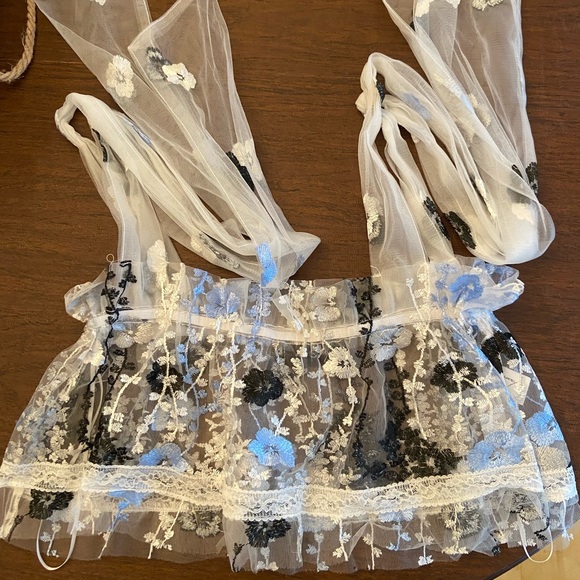 Tie Shoulder Crop Top - Picture 8 of 9